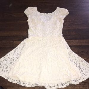 Cream dress of lace size size small zipper back